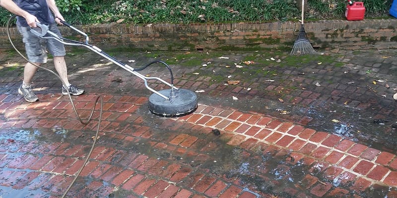 Głębokie pranie materacy i usuwanie roztoczy odkurzaczem piorącym.